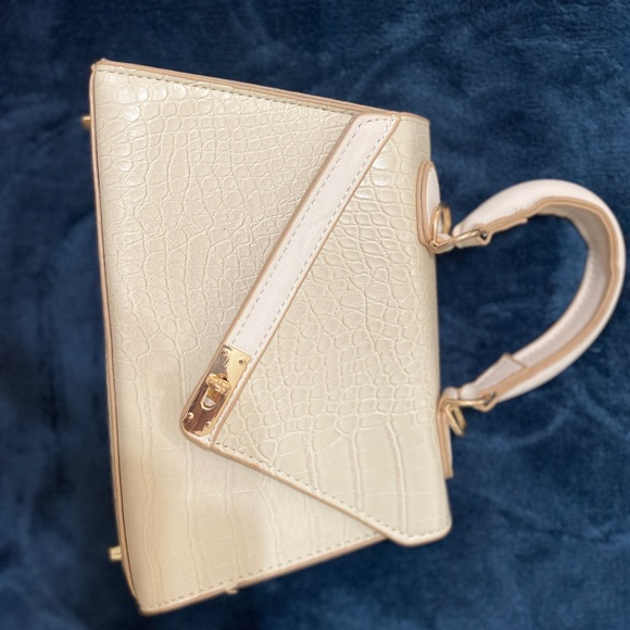 Small Cream Colour Bag - Picture 1 of 2
